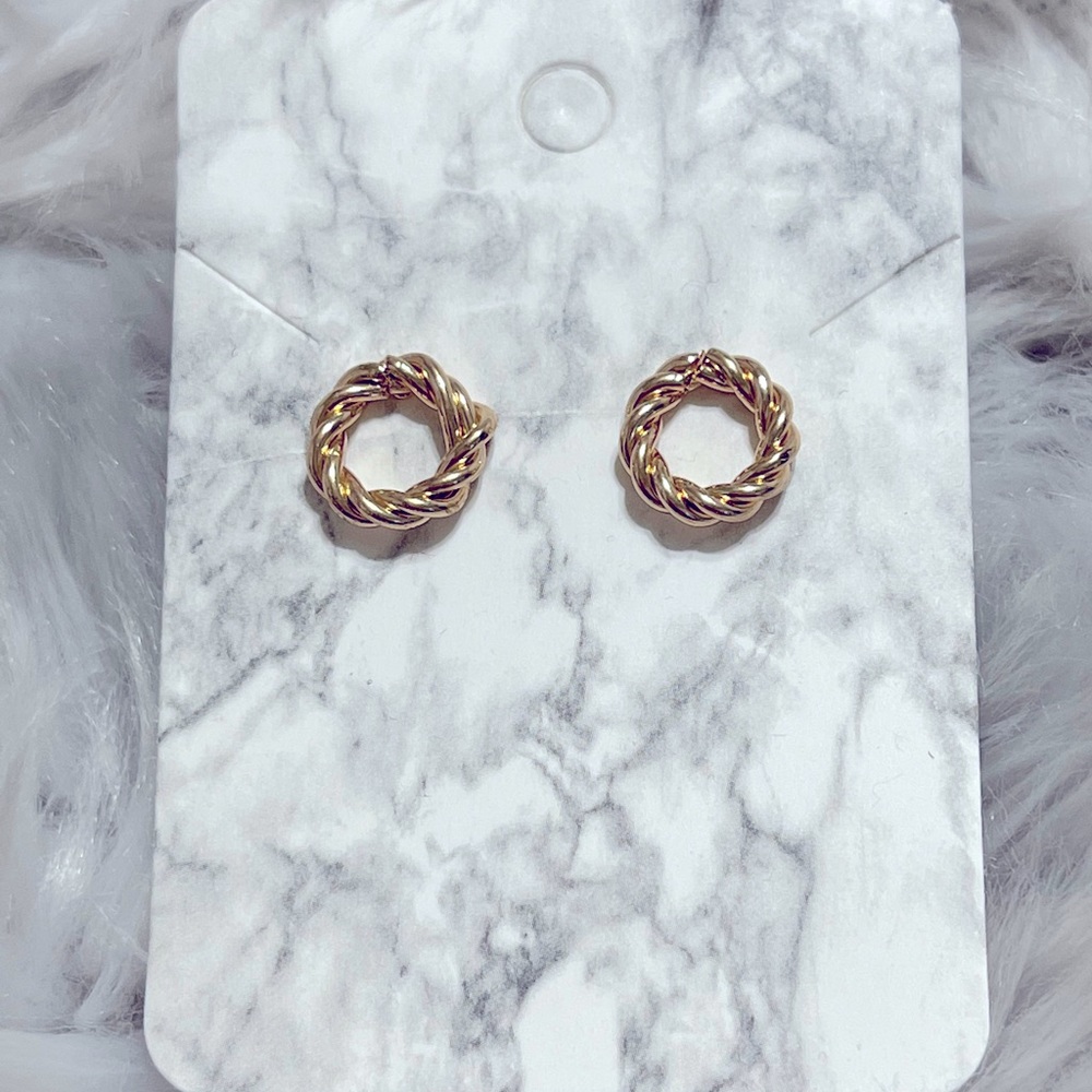 Earrings/Studs